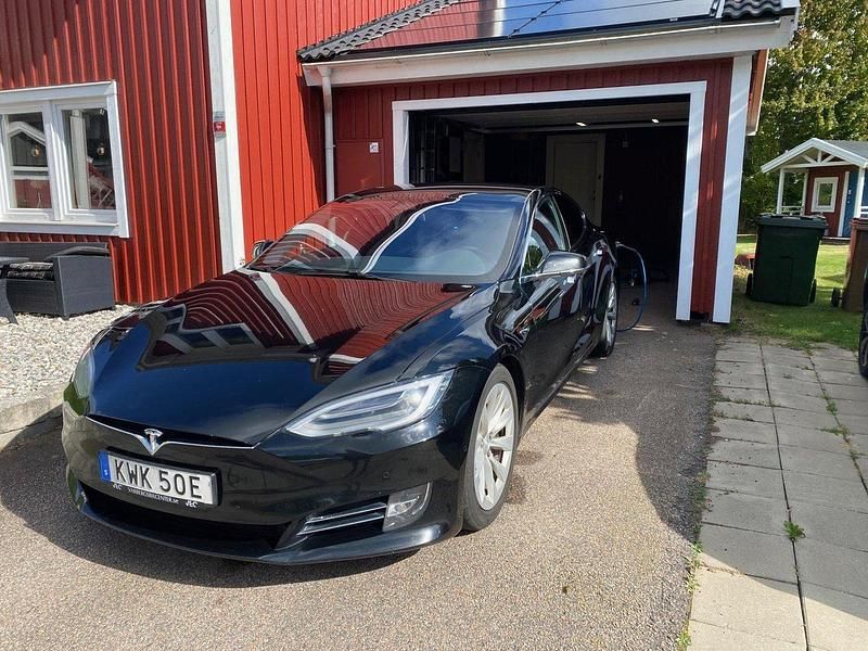 Svart Begagnad 2020 Tesla Model S Long Range AWD Sedan | 299 999 kr (Superpris) - Bild 1/4