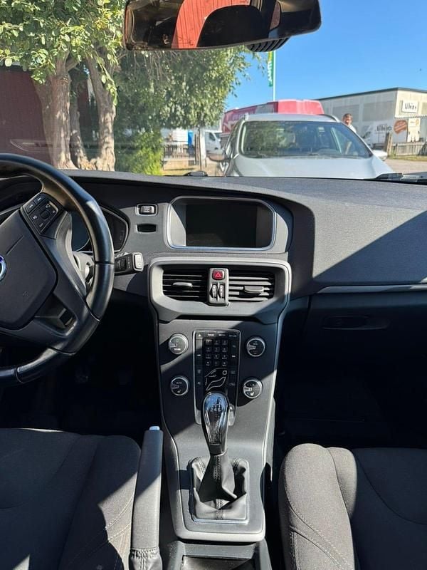 Begagnad Volvo V40 115 HK (84 kW) 2014 Halvkombi
