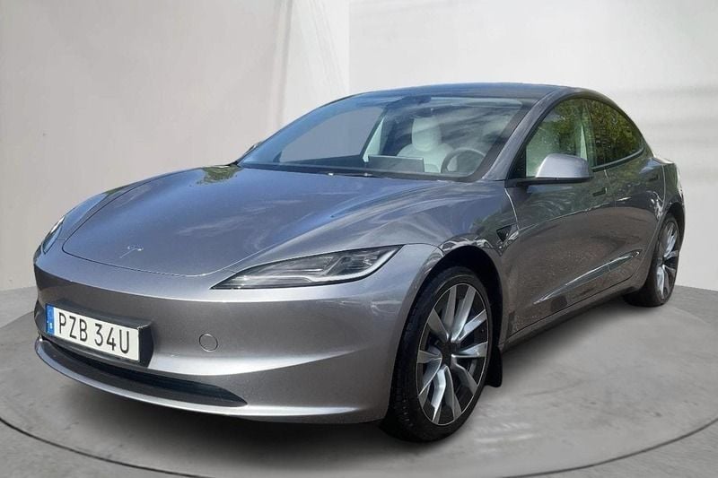 Grå Begagnad 2024 Tesla Model 3 Sedan | 380 000 kr (Marknadspris) - Bild 1/4