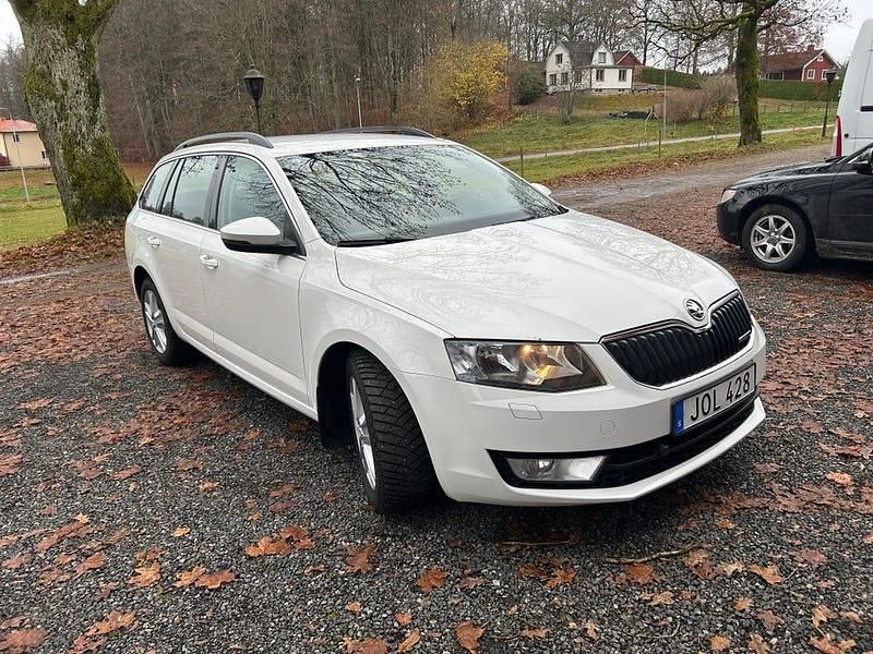 Begagnad Skoda Octavia 110 HK (80 kW) 2015 Halvkombi