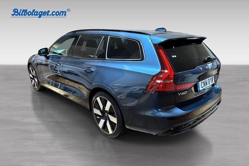 Blå Ny 2025 Volvo V60 Plus Kombi | 697 000 kr - Bild 1/4