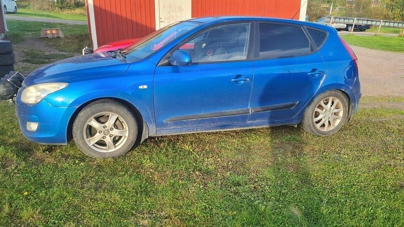 Blå Begagnad 2008 Hyundai i30 Halvkombi | 6 000 kr (Superpris) - Bild 1/2