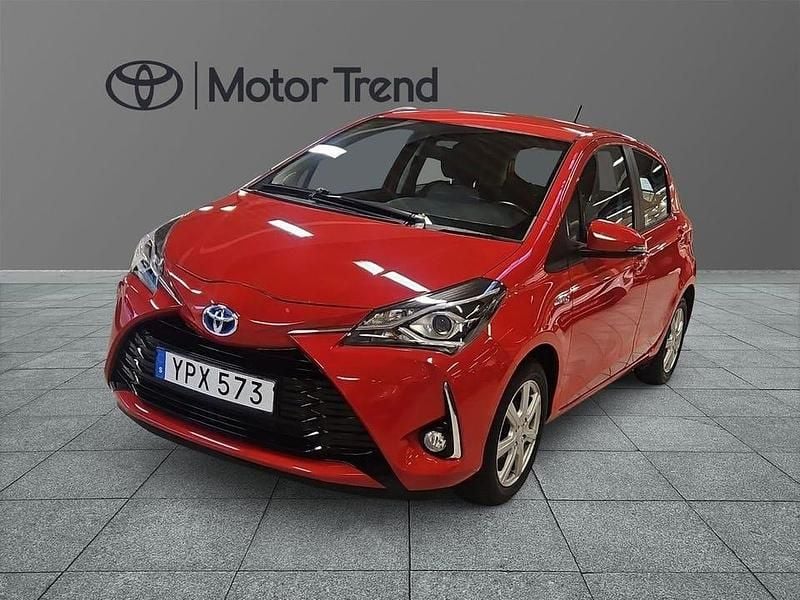 Röd Begagnad 2018 Toyota Yaris Hybrid Active Halvkombi | 147 000 kr (Bra pris) - Bild 1/3