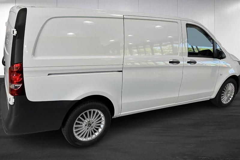 Begagnad Mercedes e-Vito 150 kW (204 HK) 2024 Vit Minibuss