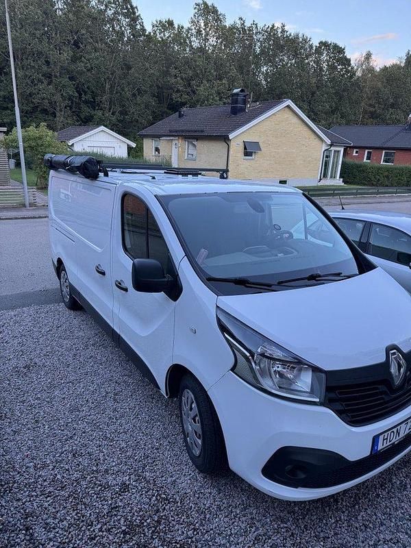 Vit Begagnad 2015 Renault Trafic Van | 160 000 kr - Bild 1/4