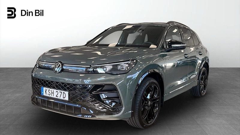 Grön (cipressinogreen metallic) Begagnad 2024 VW Tiguan Style SUV | 569 800 kr - Bild 1/4