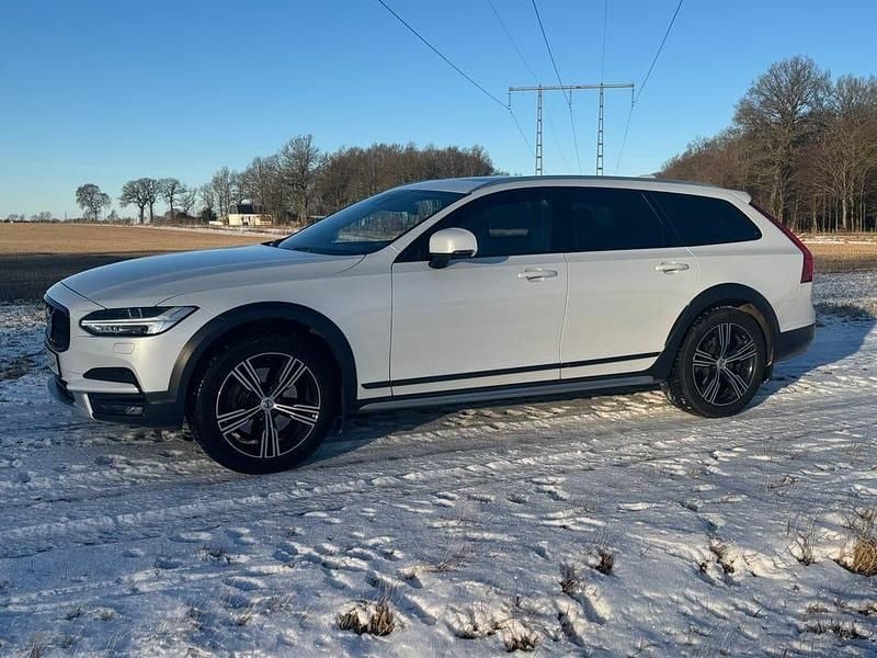 Begagnad 2020 Volvo V90 CC Kombi | 249 900 kr (Superpris) - Bild 1/4