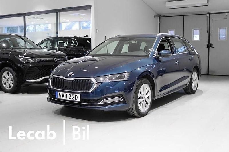Blå Begagnad 2023 Skoda Octavia | 254 500 kr (Marknadspris) - Bild 1/4