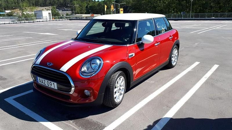 Röd Begagnad 2017 Mini Cooper Pepper Halvkombi | 114 000 kr (Superpris) - Bild 1/4