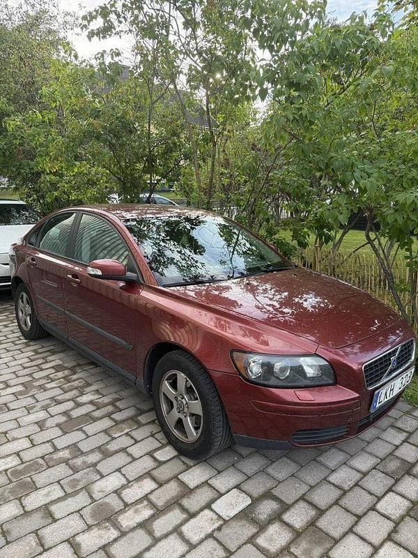 Röd Begagnad 2007 Volvo S40 Kinetic Sedan | 31 000 kr (Marknadspris) - Bild 1/4