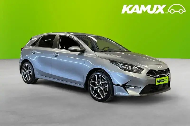 Silver/grå Begagnad 2023 Kia Ceed Advance Halvkombi | 239 800 kr (Bra pris) - Bild 1/3