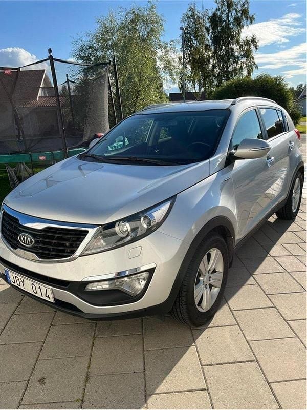 Silver Begagnad 2011 Kia Sportage SUV | 81 000 kr (Bra pris) - Bild 1/4