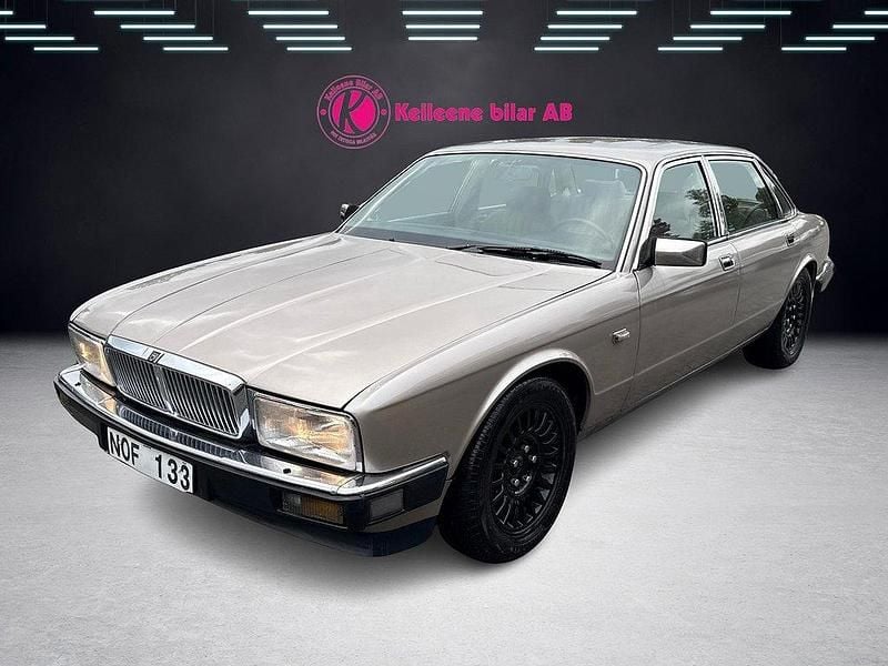 Ljusgrå Begagnad 1988 Jaguar XJ Sovereign Sedan | 64 900 kr - Bild 1/4