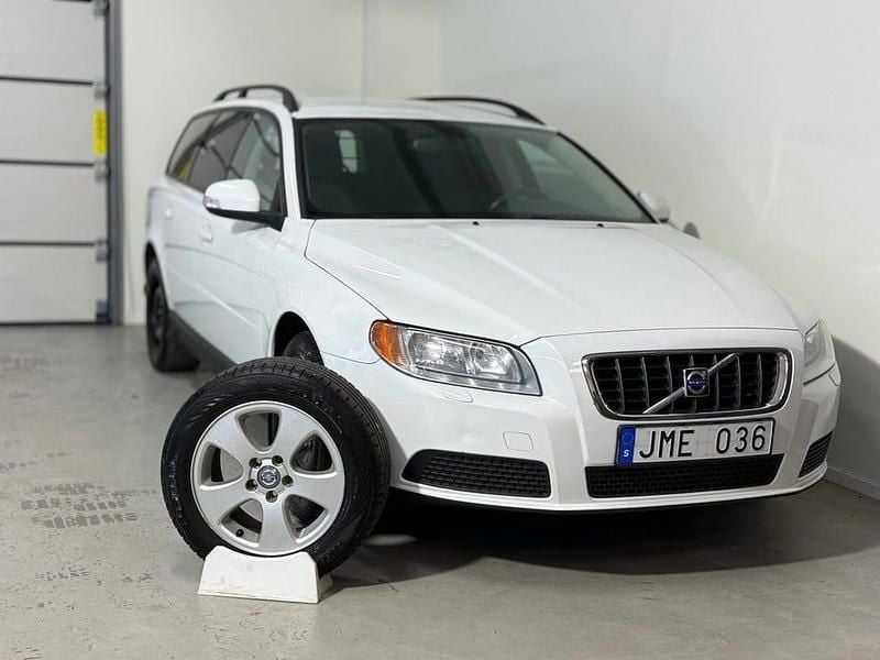 Begagnad Volvo V70 Kinetic 146 HK (107 kW) 2009 Vit Kombi