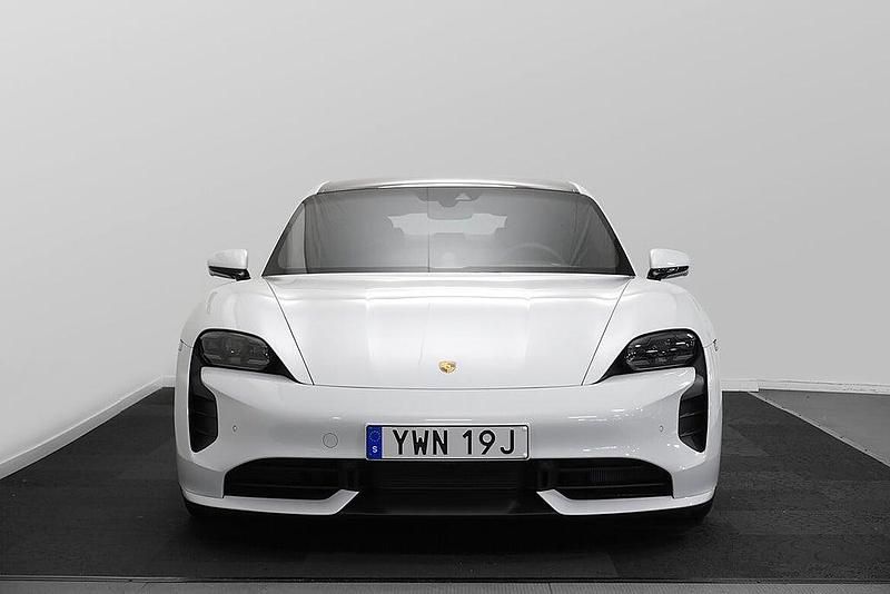 Begagnad Porsche Taycan Turbo 507 kW (690 HK) 2022 Vit (carrara white metallic) Sedan