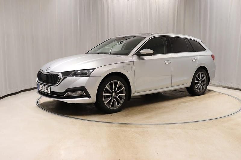 Begagnad Skoda Octavia 204 HK (150 kW) 2021 Silver metallic Kombi
