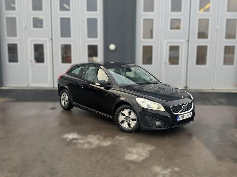 Svart Begagnad 2010 Volvo C30 Momentum Halvkombi | 22 900 kr (Marknadspris) - Bild 1/4