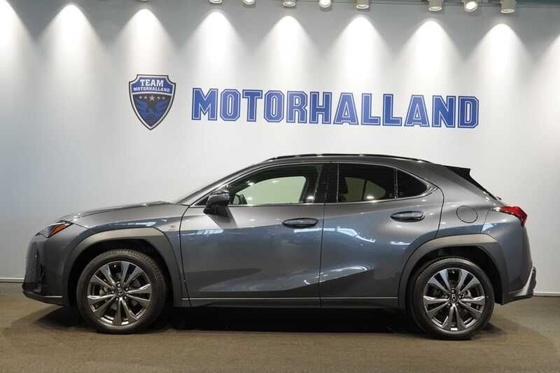 Grå Begagnad 2023 Lexus UX 250h Sport Line SUV | 349 900 kr (Lite dyr) - Bild 1/4