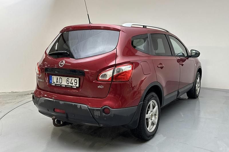 Begagnad Nissan Qashqai +2 Pure 103 HK (75 kW) 2011 Röd SUV