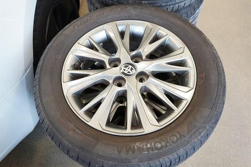 Begagnad Toyota Yaris Hybrid 101 HK (74 kW) 2019 Blåmetallic Halvkombi