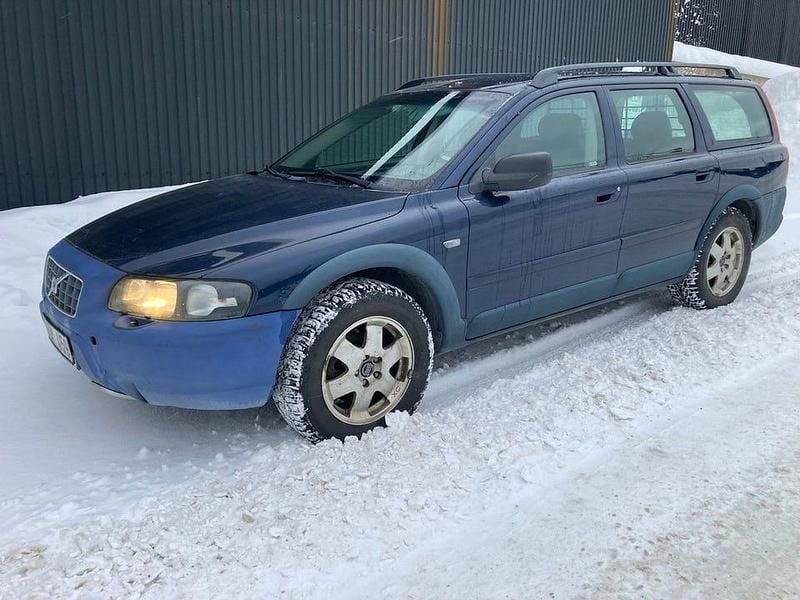 Mörkblå Begagnad 2002 Volvo XC70 Business Edition Kombi | 15 500 kr (Superpris) - Bild 1/4