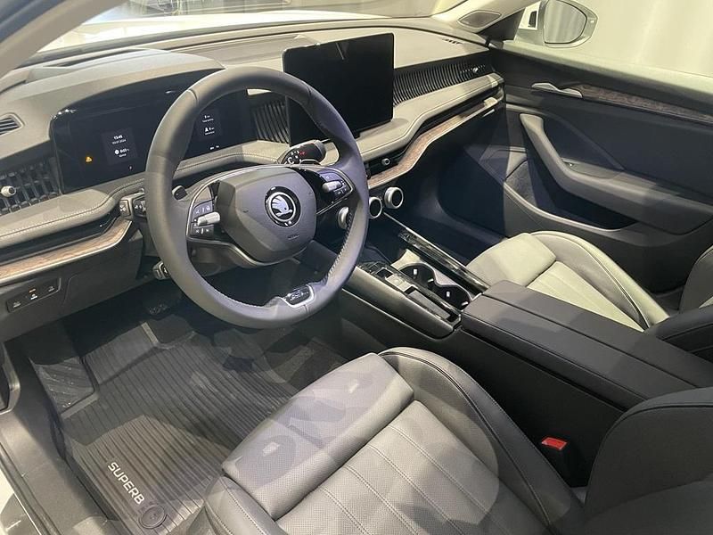 Begagnad Skoda Superb 2024 Vit Kombi