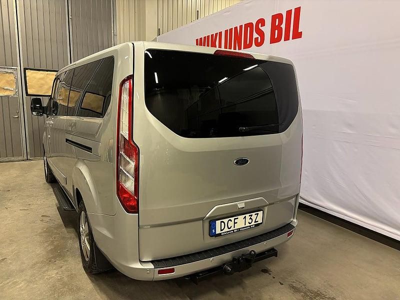 Begagnad Ford Tourneo 170 HK (125 kW) 2019 Grå Minibuss