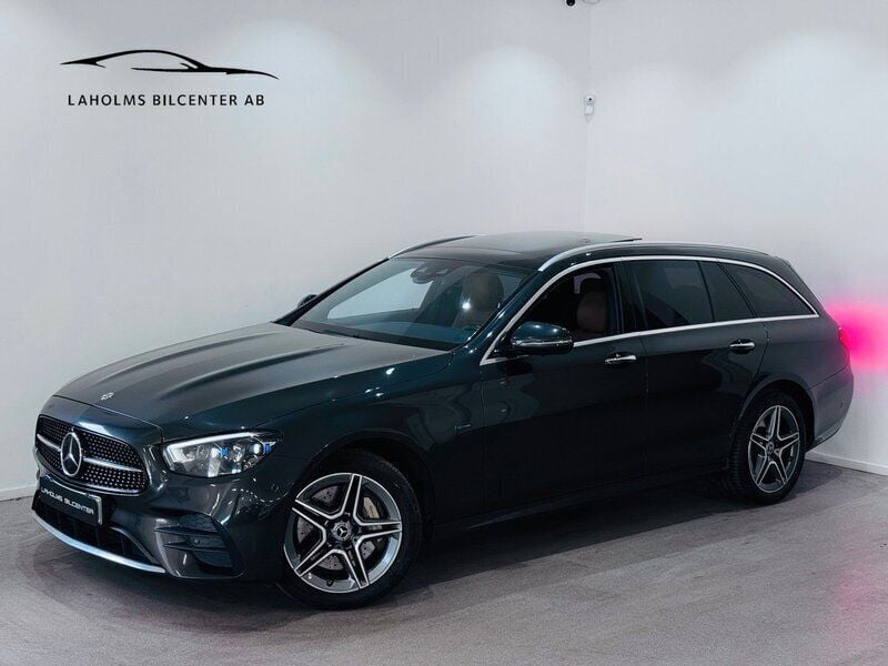 Grå Begagnad 2021 Mercedes E300 AMG line Kombi | 349 900 kr (Marknadspris) - Bild 1/4
