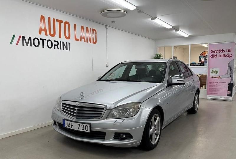 Silver Begagnad 2008 Mercedes C200 Sedan | 39 900 kr (Lite dyr) - Bild 1/4