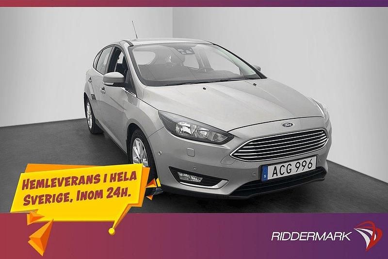 Grå Begagnad 2016 Ford Focus Titanium Halvkombi | 129 800 kr (Marknadspris) - Bild 1/3