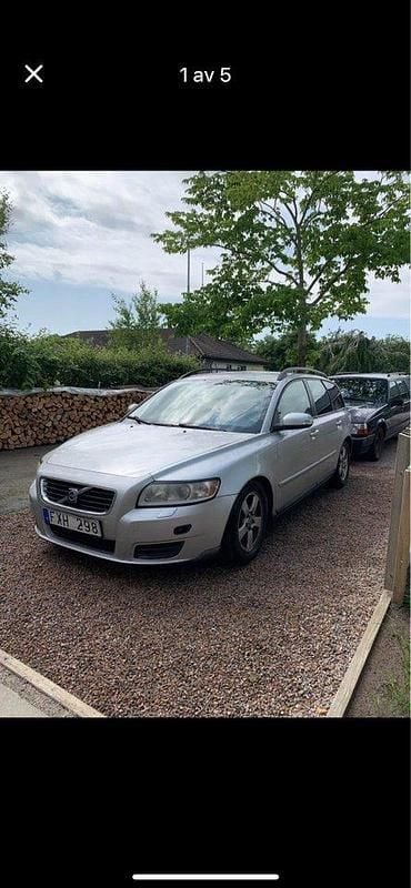 Grå Begagnad 2008 Volvo V50 Kinetic Kombi | 23 000 kr (Marknadspris) - Bild 1/4