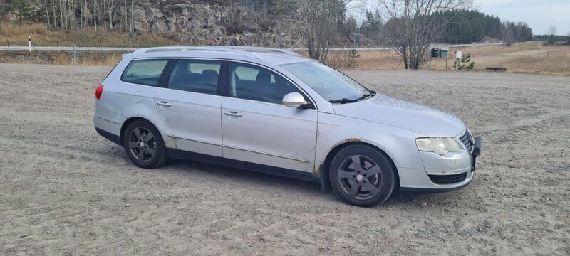 Silver Begagnad 2010 VW Passat Sportline Kombi | 17 000 kr (Superpris) - Bild 1/4