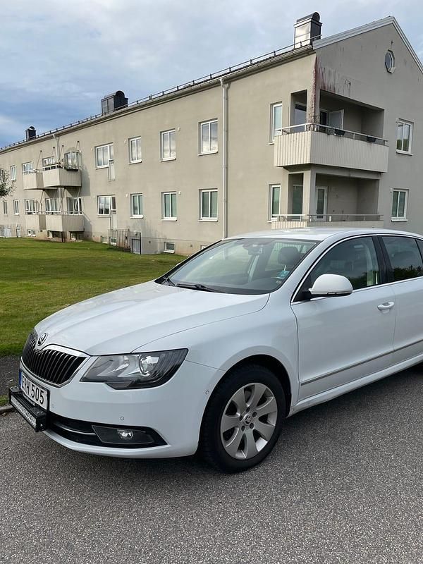Begagnad Skoda Superb 170 HK (125 kW) 2015