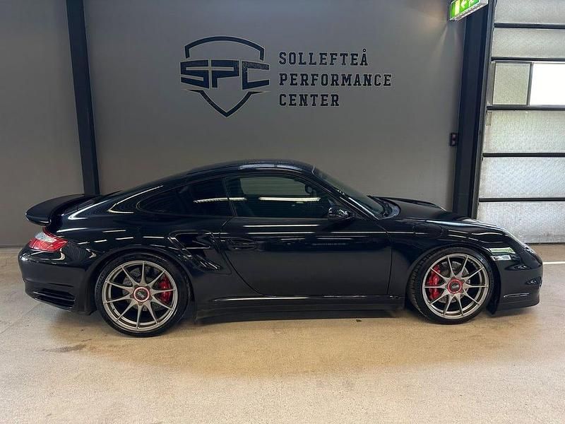 Begagnad Porsche 911 Turbo 480 HK (353 kW) 2006 Svart Sportkupé