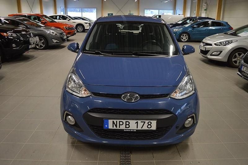 Begagnad Hyundai i10 Premium 87 HK (63 kW) 2014 Blå Halvkombi