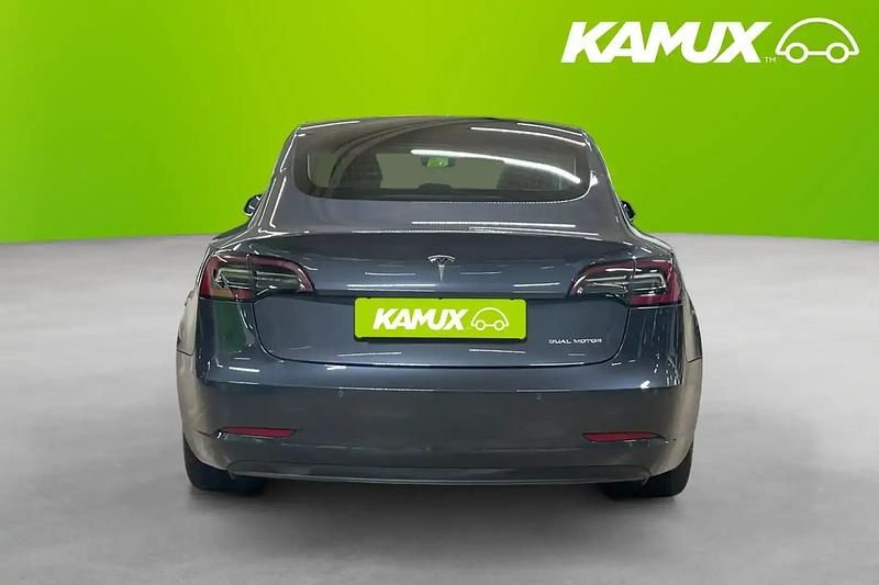 Begagnad Tesla Model 3 Long Range AWD 366 kW (498 HK) 2019 Silver/grå Sedan