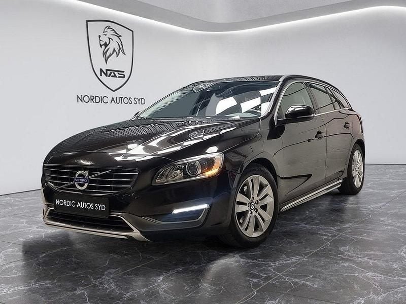 Svart Begagnad 2014 Volvo V60 Momentum Kombi | 129 900 kr (Lite dyr) - Bild 1/4