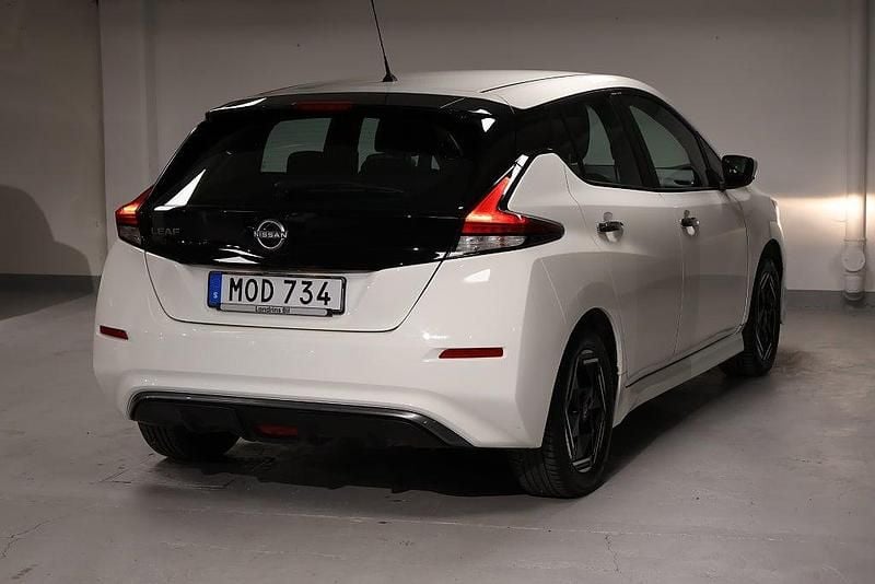 Begagnad Nissan Leaf Acenta 110 kW (150 HK) 2022 Vit Halvkombi