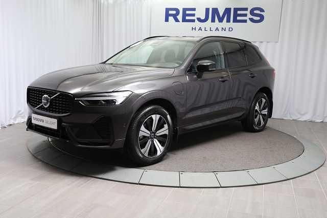 Grå Begagnad 2023 Volvo XC60 Plus SUV | 549 500 kr (Marknadspris) - Bild 1/4