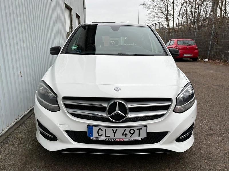 Begagnad Mercedes B180 109 HK (80 kW) 2015 Gul Minibuss
