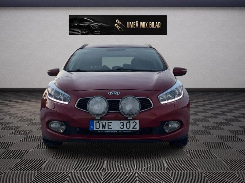 Röd Begagnad 2012 Kia Ceed Sportswagon Comfort Kombi | 72 000 kr (Marknadspris) - Bild 1/4