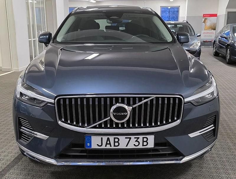 Begagnad Volvo XC60 Core 350 HK (257 kW) 2022 Mörkblå SUV