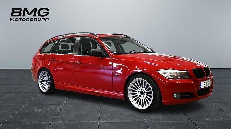 Begagnad BMW 320 177 HK (130 kW) 2009 Röd Kombi