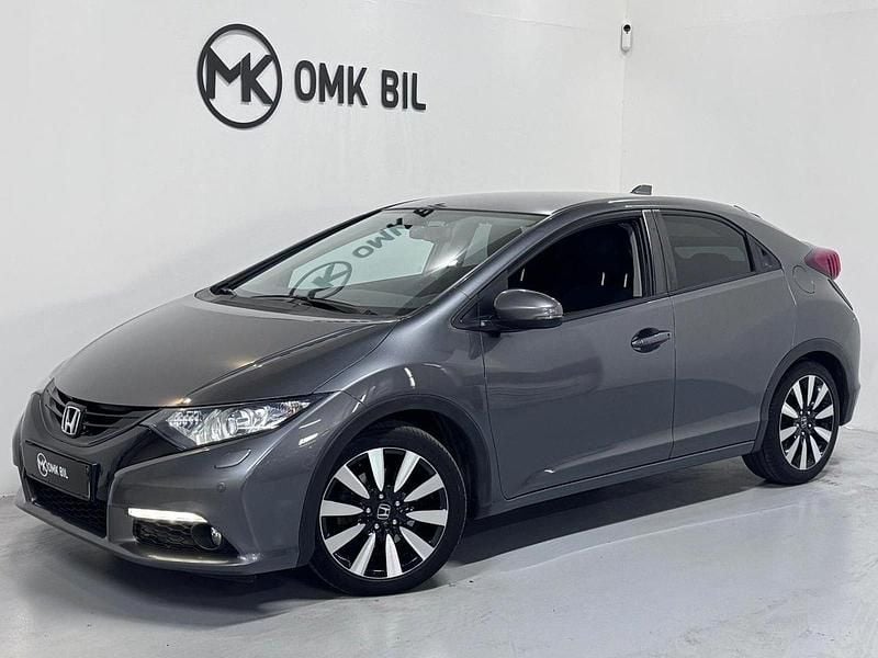Mörkgrå Begagnad 2014 Honda Civic Lifestyle Halvkombi | 84 900 kr (Marknadspris) - Bild 1/4
