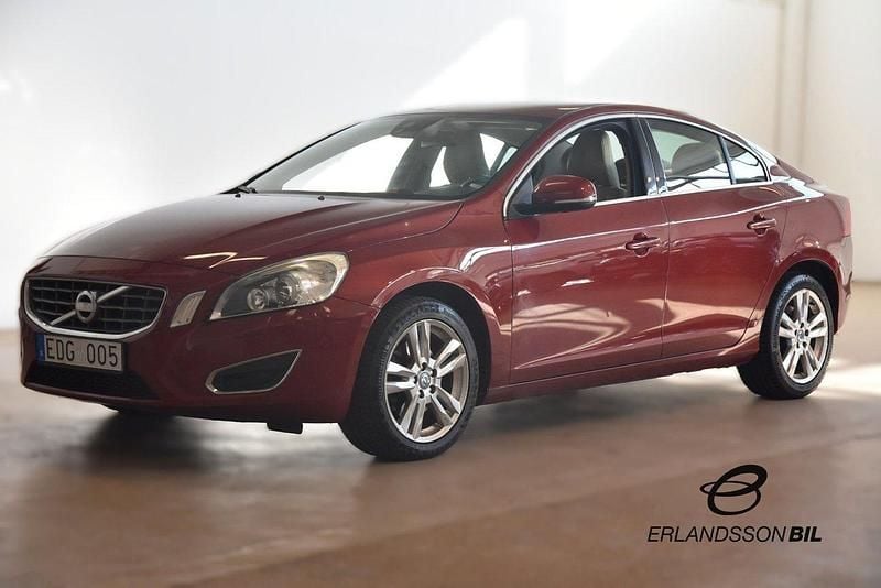 Röd Begagnad 2011 Volvo S60 Summum Sedan | 119 900 kr (Marknadspris) - Bild 1/4