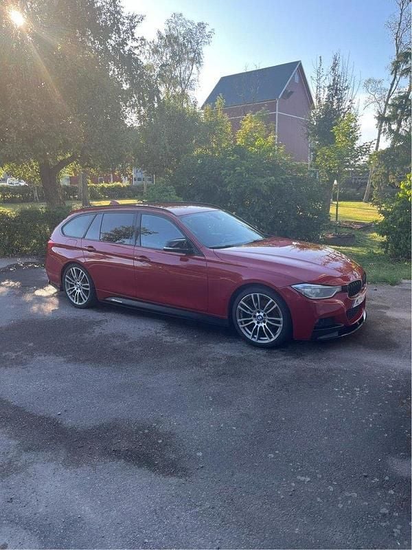Röd Begagnad 2013 BMW 328 M Sport Kombi | 169 000 kr (Bra pris) - Bild 1/4
