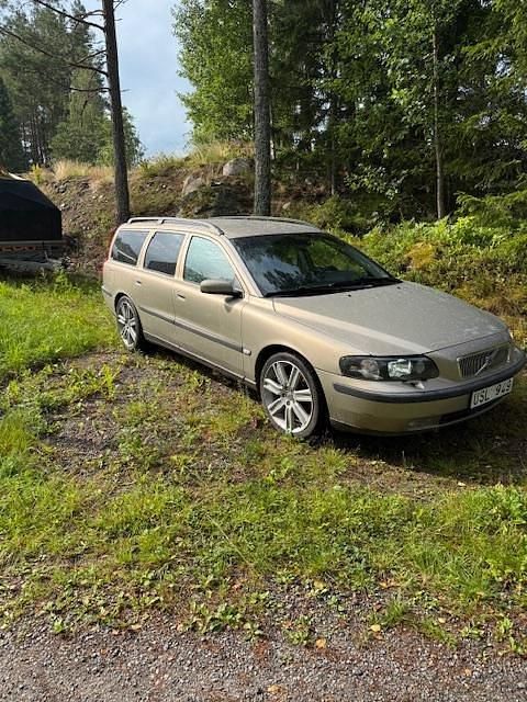 Brun Begagnad 2004 Volvo V70 Kombi | 40 000 kr (Dyr) - Bild 1/4
