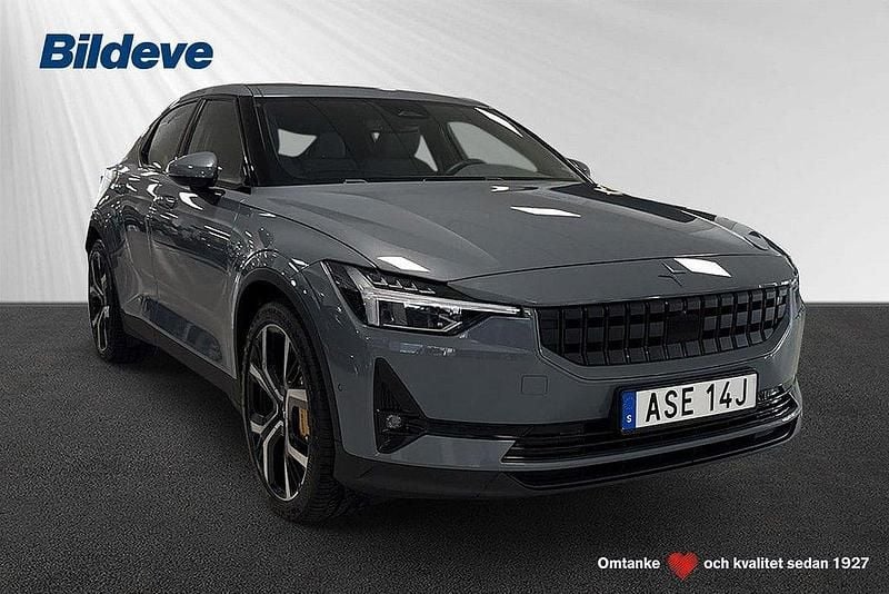 Grå Begagnad 2022 Polestar 2 Plus Sedan | 379 900 kr (Marknadspris) - Bild 1/4