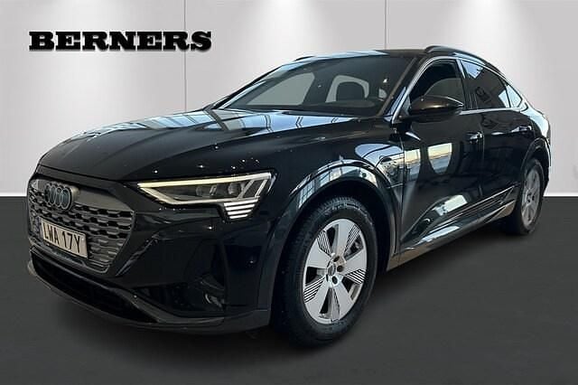 Begagnad Audi Q8 Sportback e-tron Proline 250 kW (340 HK) 2023 Mytsvart metallic SUV