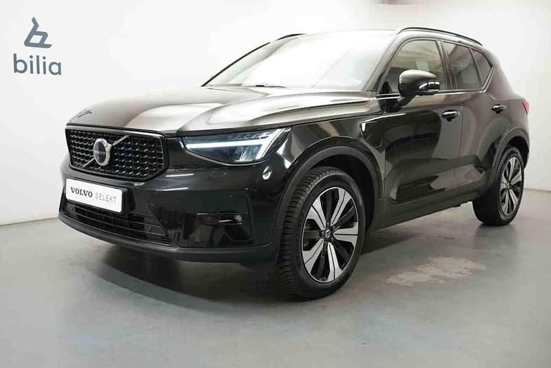 Svart Begagnad 2023 Volvo XC40 SUV | 429 900 kr - Bild 1/1